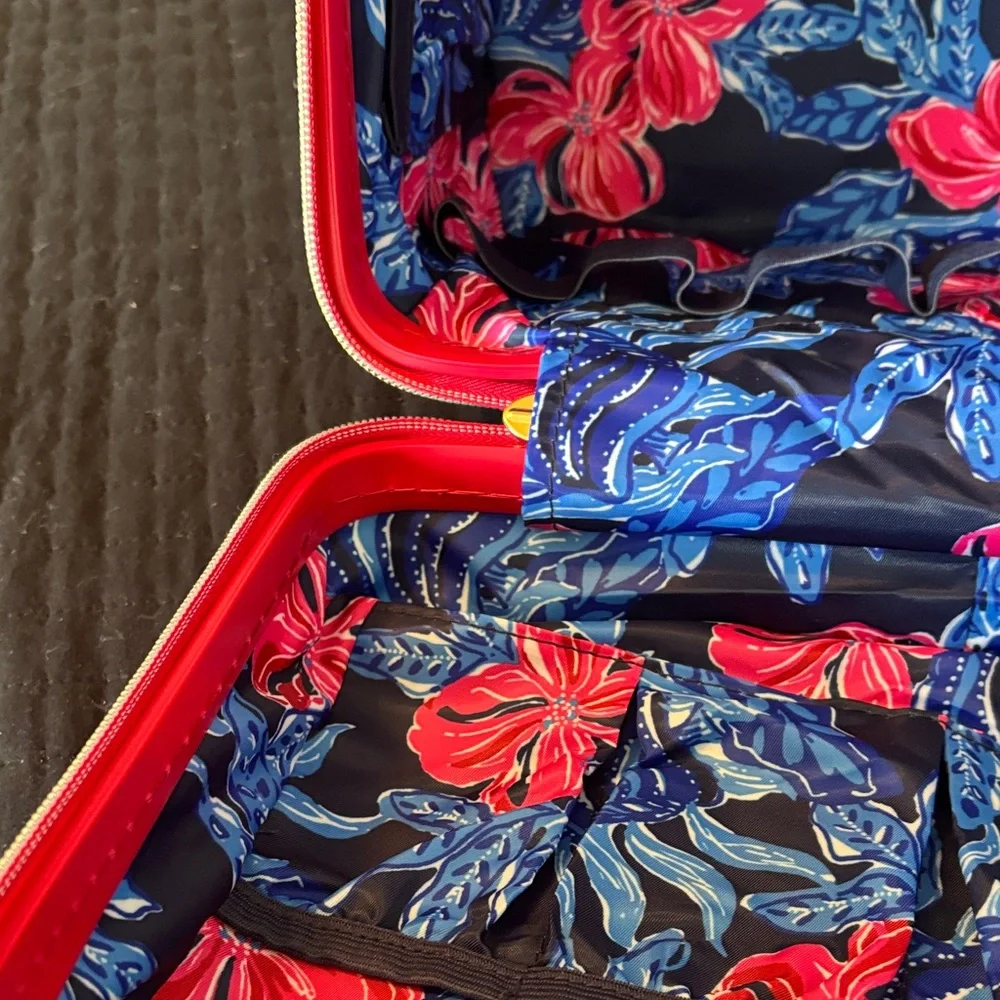 Lilly Pulitzer , in mint condition, newer used - Picture 10 of 11